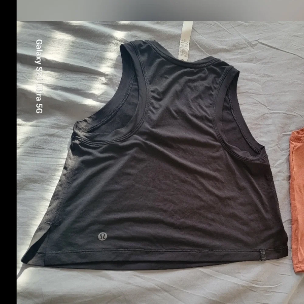 Lululemon cropped black tank - Picture 2 of 3